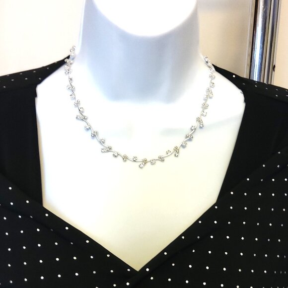 Vintage NEW MONET White Clear Crystal Silver Tone Necklace for Women Girls - Picture 6 of 7